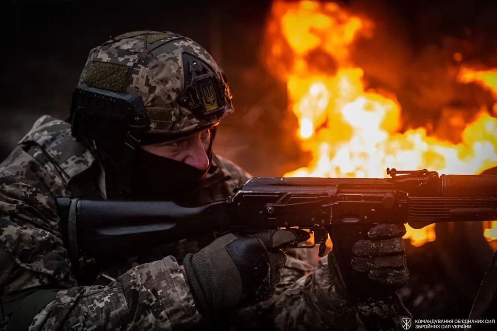 Сили оборони відійшли з низки позицій на Харківщині, ніч буде складна, – “Гострі картузи”