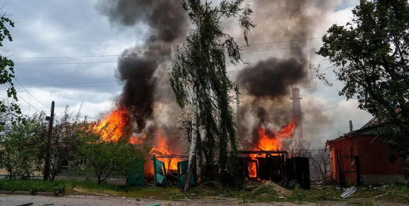 Разом з собаками та папугою: житель Вовчанська пройшов 15 км, рятуючись від окупантів