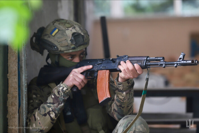 Окупанти завʼязли у вуличних боях за Вовчанськ – Сирський