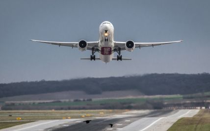 Під час злету загорівся пасажирський літак із майже 400 пасажирами на борту