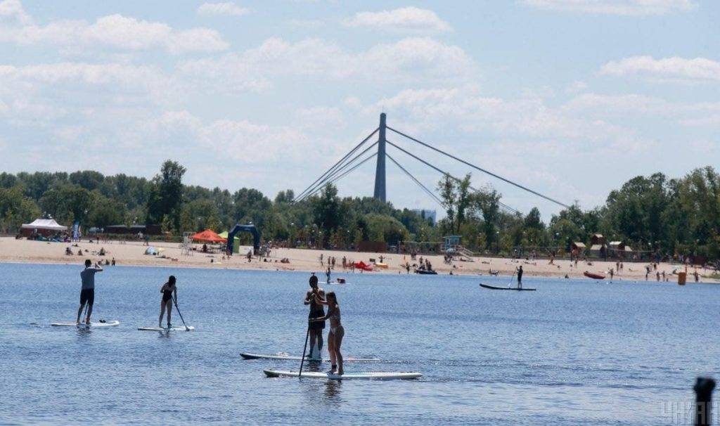 На пляжах Києва заборонено купатися: названо причину