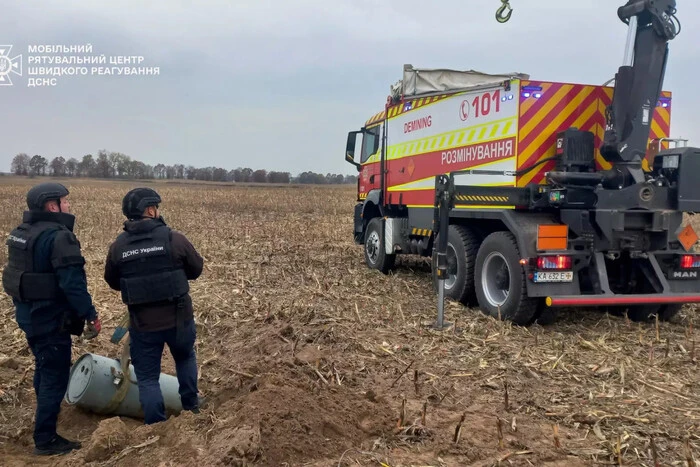 На Київщині виявили і знешкодили бойову частину російської ракети Х-101