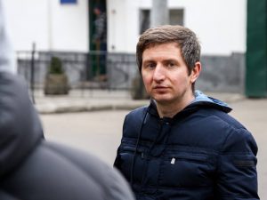 Львівський блогер-антивакцинатор Стахів, якого підозрюють у “зливанні” позицій ЗСУ, вийшов із СІЗО