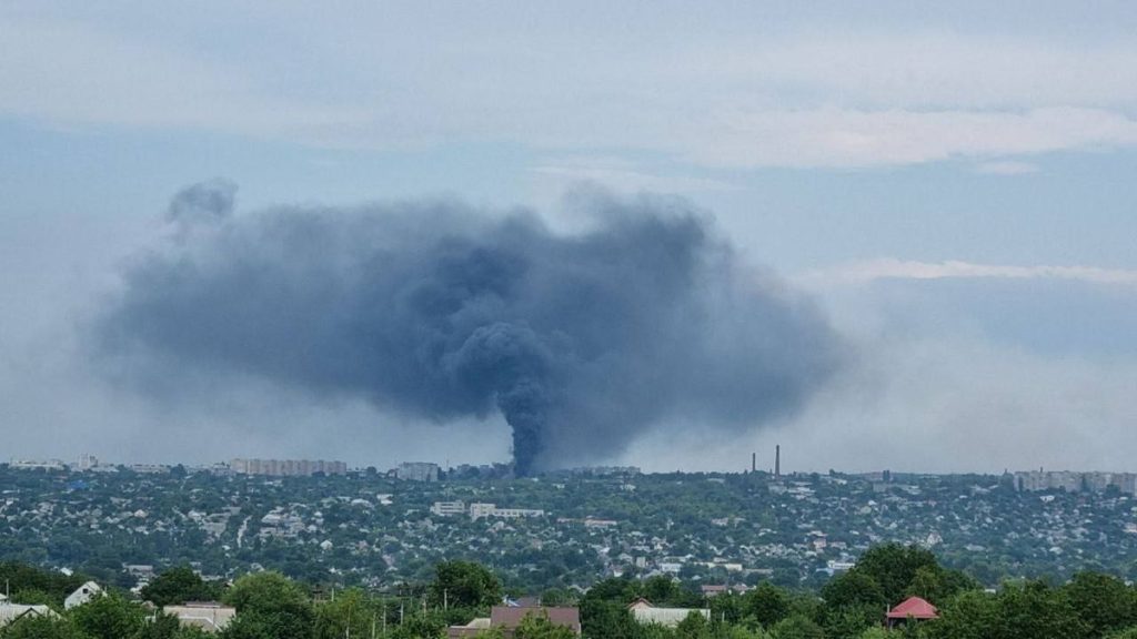 В окупованому Єнакієвому пролунали вибухи: оголошено евакуацію